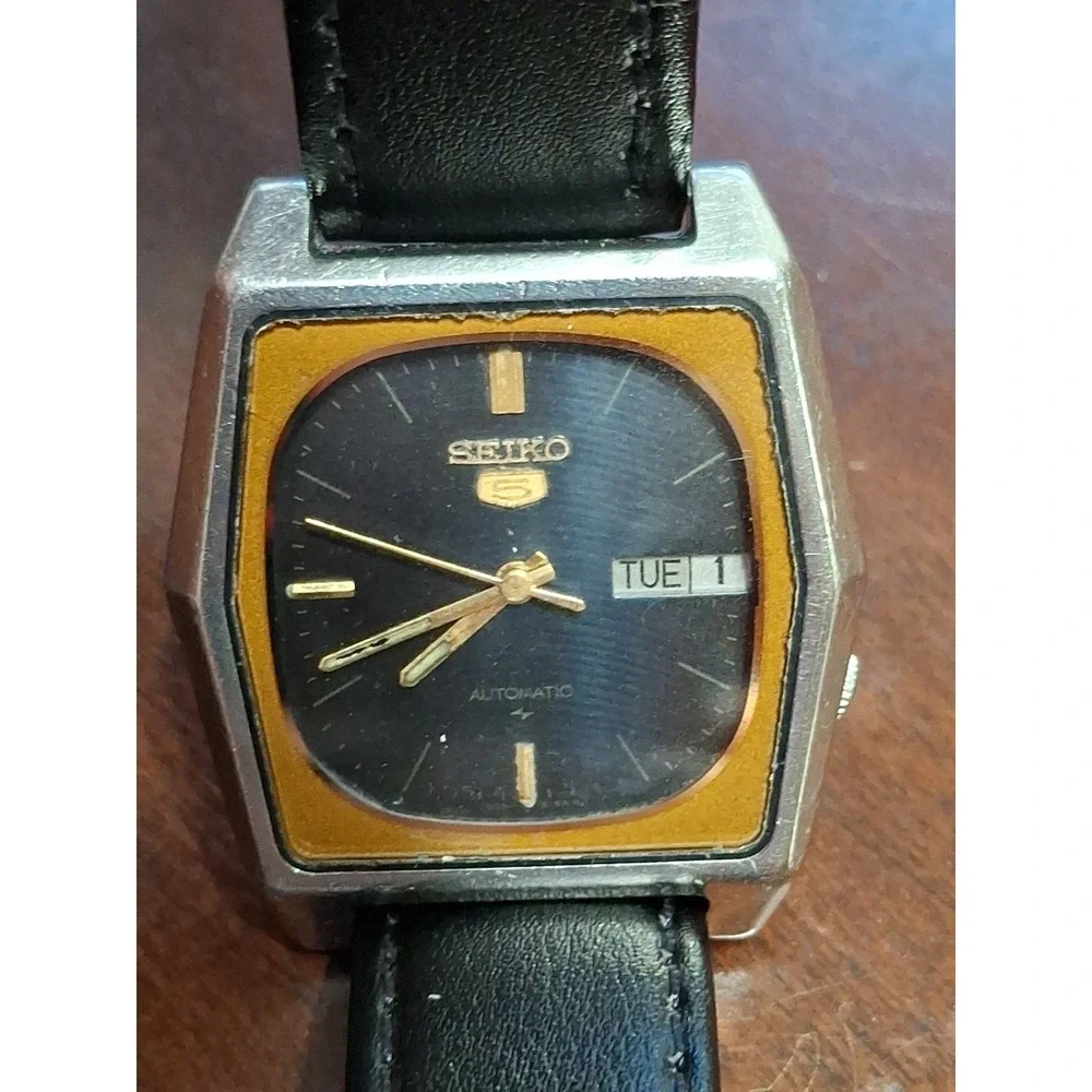 Vintage Mens Seiko 5 Automatic 33mm Watch 7009-5560A1. 17 Jewels, Self Winding.